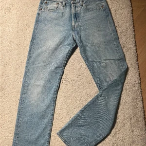 Levis 501 - Levis 501 i ljus färg i väldigt bra skick, i princip oanvänd, priset kan diskuteras  Fråga gärna för fler bilder