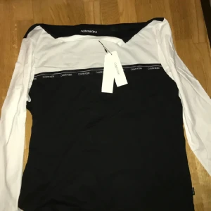 Calvin Klein tröja  - Helt ny! Gratis frakt! 