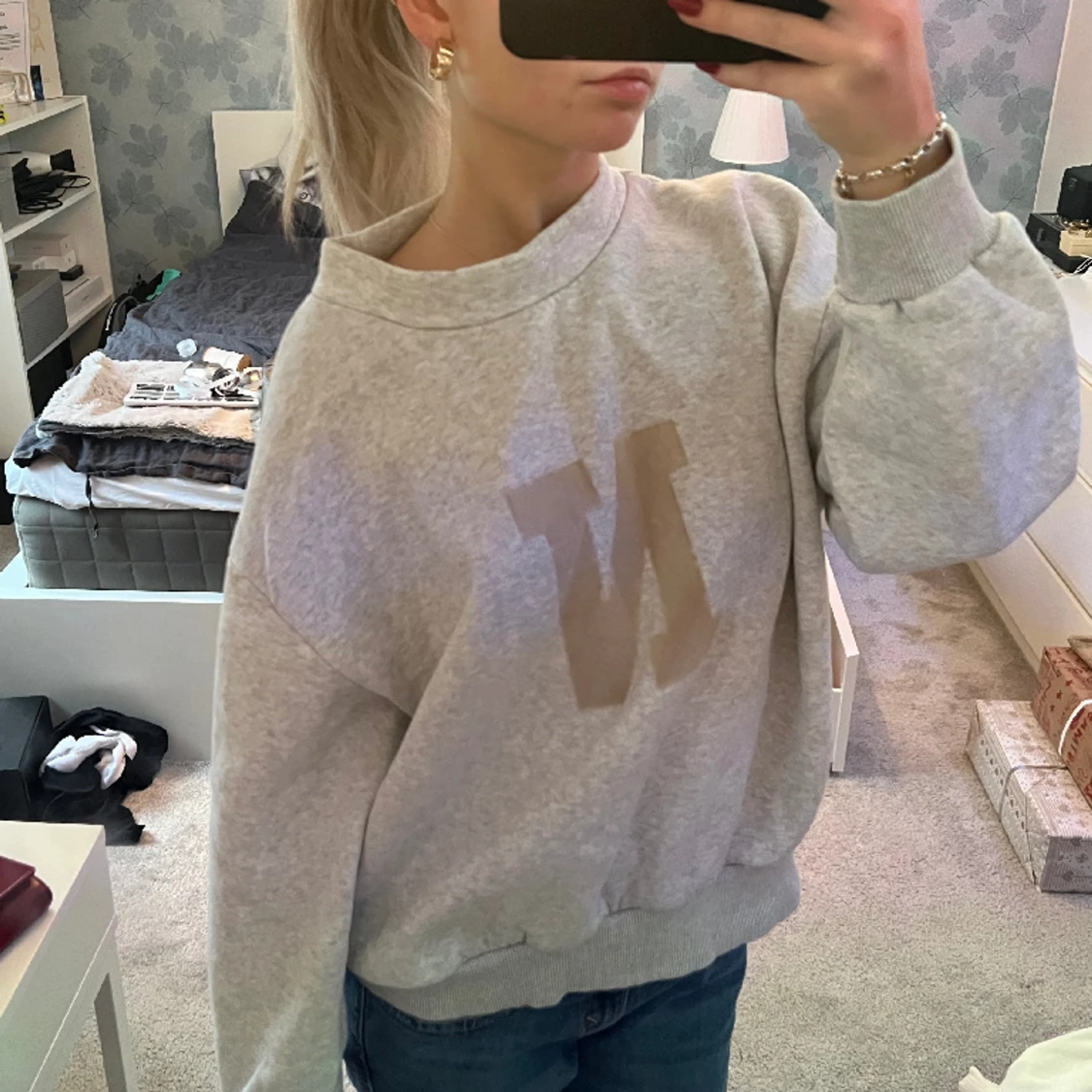 Grå sweatshirt 