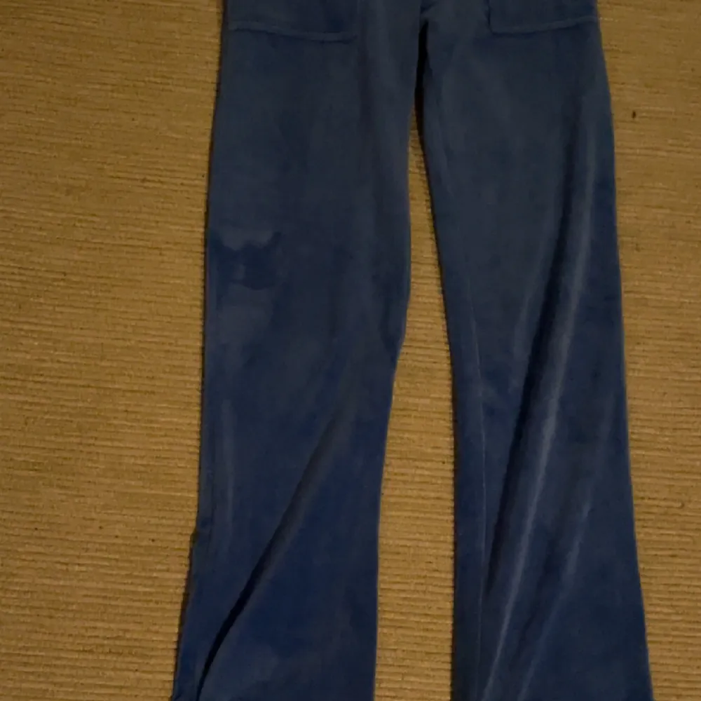 Fina byxor i färgen Regatta, använda fåtal gånger, kanske 5:). Jeans & Byxor.