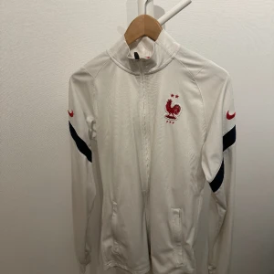 FFF - älskar den, tyvär passar den inte mig längre och gör ont o bara se den ligga där 