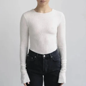 A-dsgn tröja - Säljer denna vita a-dsgn toppen. Storlek M. Pris kan diskuteras