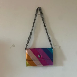 Kurt Geiger London väska  - Flerfärgad Kurt Geiger London väska! Knappt använd och i toppen skick 🫶🏼🫶🏼