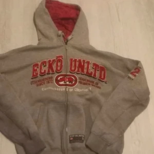 Asfet vintage Ecko hoodie - Säljer denna asnajs hoodie eftersom den är lite för liten på mig (189). Några tecken på användning men annars bra skick. 