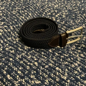 Flätat bälte - Flätat bälte med färgen marinblå⭐️