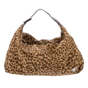 Bottega veneta väska - Säljer min sjuuukt snygga bottega veneta väska i en retro jodie modell. Köpt från vestaire med autentifiering så den är 100% äkta. Fråga om du har någon fråga!