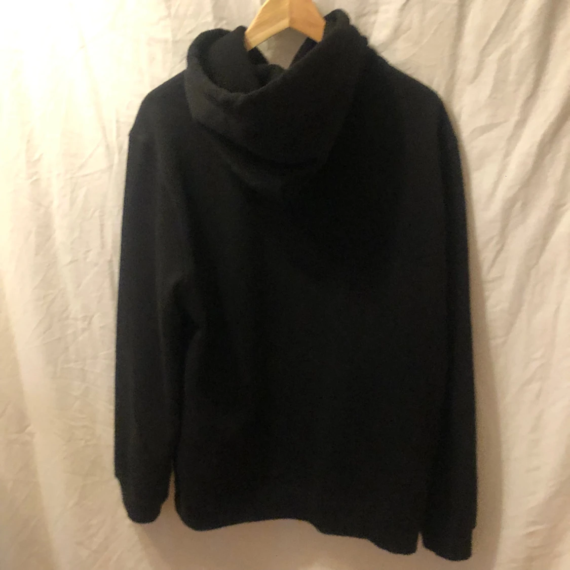 Svart hoodie från H&M - 90