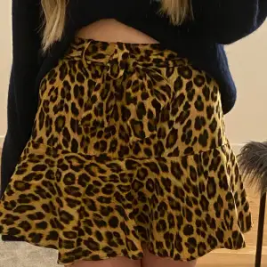  jättefin leopard kjol från zara med insida shorts💗