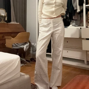 Linnebyxor - Svin snygga!!! Linnebyxor 💖 tyvärr för stora på mig så tvingas sälja </3 Midja: 83cm  Innerben: 80cm Köpta här på Plick men ursprungligen från HM och står storlek 42💖