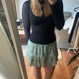 Kjol från Gina - Supersöt grön kjol från ginatricot. Aldrig använd💚Nypris 279, säljs för 120, storlek s💚