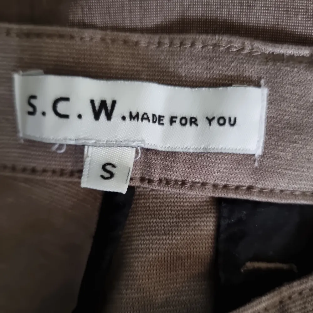 Hej säljer ett par S.C.W shorts som har blivit för små för mig, storlek S.. Shorts.