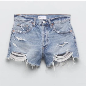 Jeansshorts - Jätte fina jeans shorts, använda några gånger men inga defekter. Pris kan diskuteras vid snabb affär!