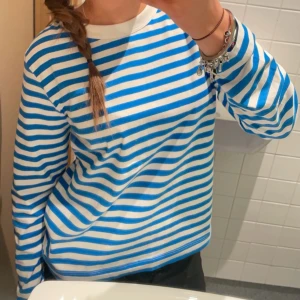 Tröja - Långärmad randig tröja från HM så fin färg 🙏🏽🙏🏽