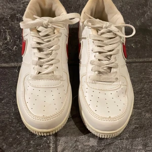 Nike Air Force - Ganska nya använda ett fåtal gånger, storlek 37. Inte äkta!