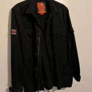 Jacka  - Använt 2 gånger max.   Passar medium också 