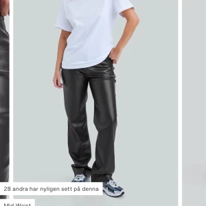 Skinnbyxor - Säljer dessa skinnbyxor från bikbok! Aldrig använda med prislapp och allt kvar 💕 mid waist 🫶🏽