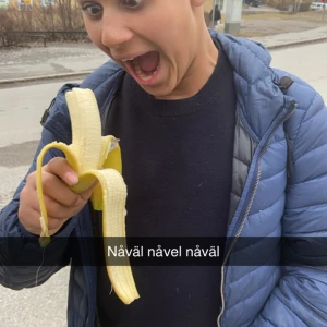 Slav till salu😁😃.  - Tjingiling badring. Säljer en slav funkar för alla tillfällen. Fördelar kan sluka en hel banan på 3 sekunder, Inponerande Ellehur. Nackdelar, ja vart ska jag börja. 1 väger som en häst och har en häst kuk🤥Nåvel. Kan kanske sno åt sig frugan 😞Hejdå