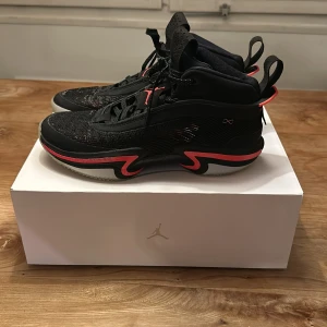Jordan 36 - Säljer mina Jordan 36 för dom e för små och är i bra sick dem e inte så använda 