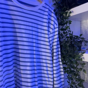 Randig tröja  - Aldrig använd 