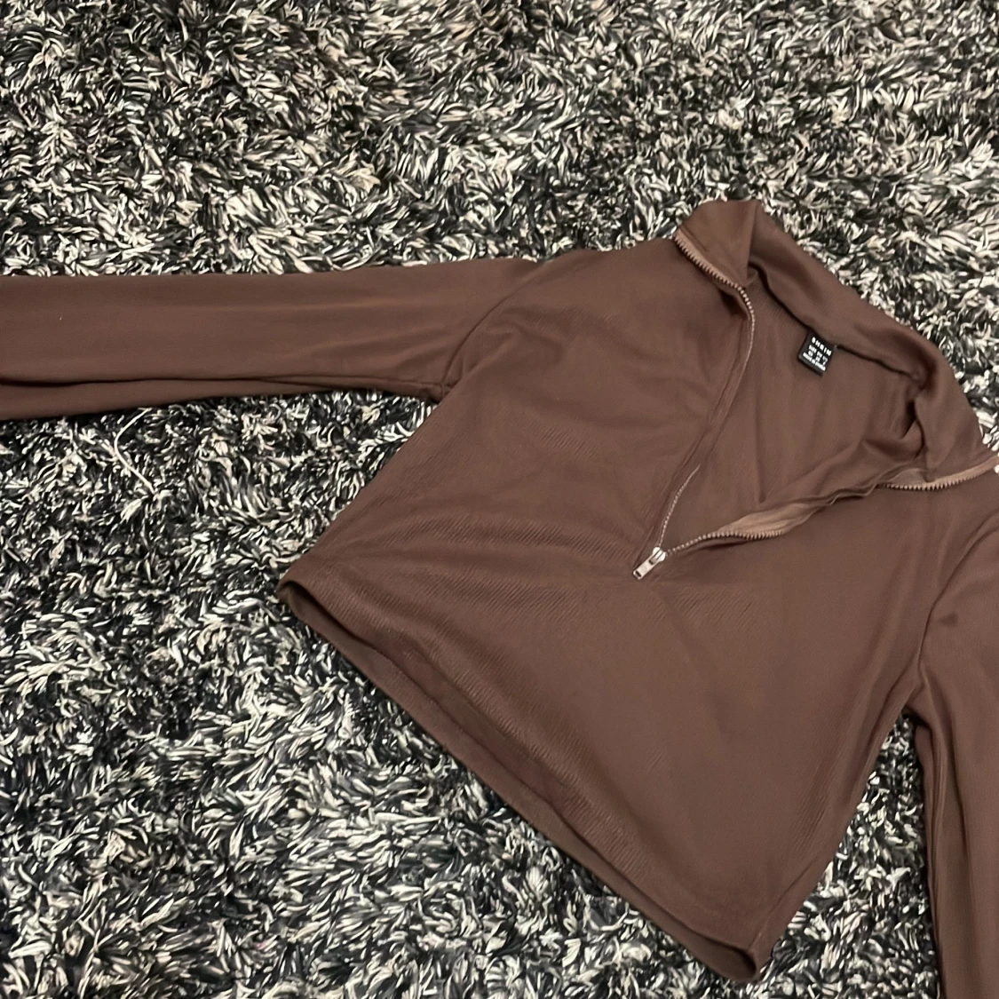 Brun topp med zip 