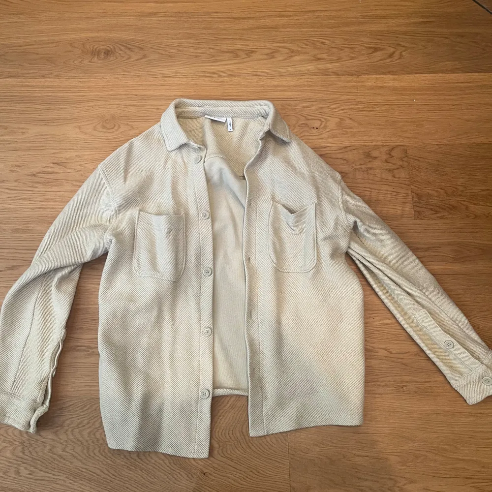 Weekday Biege Overshirt, Strlk S, sitter som S/M. Jackor.