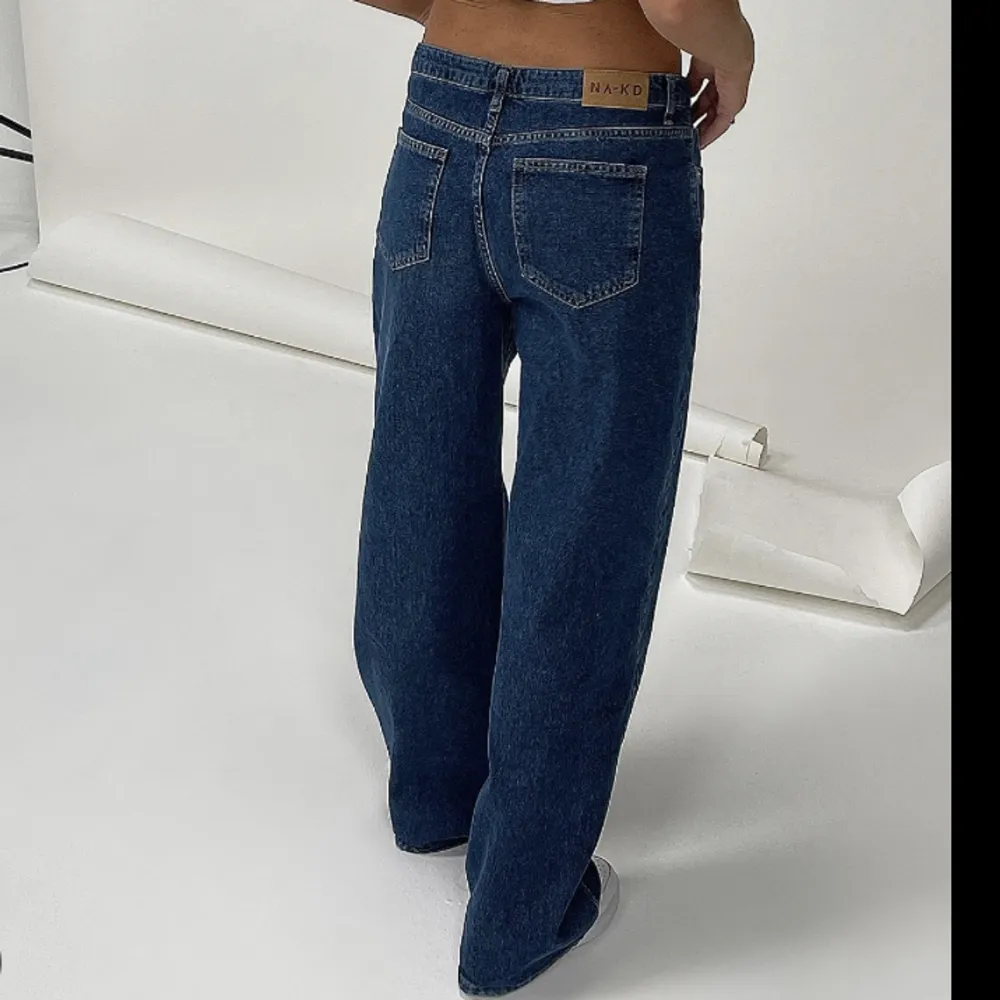 Använda ett antal gånger men bra skick! Har klippt dem så att längden passar någon runt 160-165cm . Jeans & Byxor.