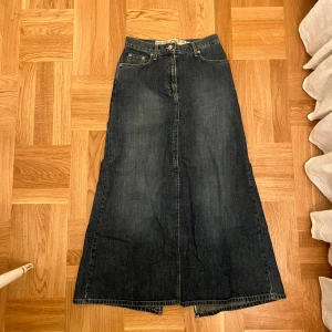 Långkjol  - Jättefin lång jeanskjol 