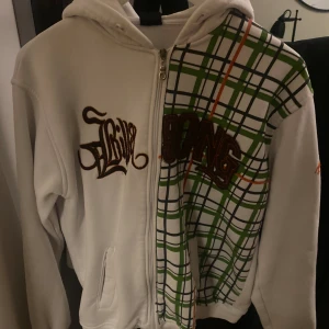 Billabong hoodie - Köpt på haendmedown för 500. Cond 6.5/10