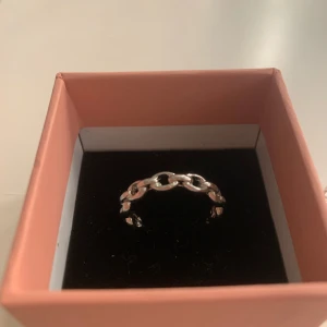 Ring - Hej, jag säljer denna jätte fina ring. Oanvänd. Hoppas nån är intresserad 🩷