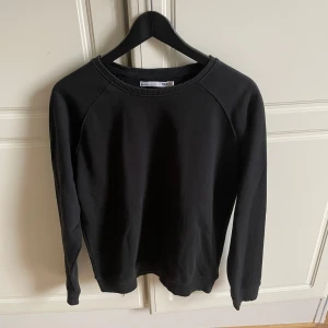 Swetshirt  - Swetshirt från lager 157  Storlek M  Använd få tal gånger 