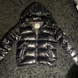 Moncler  - En oanvänd Moncler jacka 