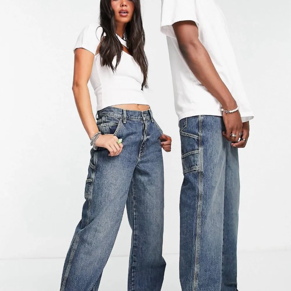 Baggy jeans köpta från asos. Endast testade.. Jeans & Byxor.