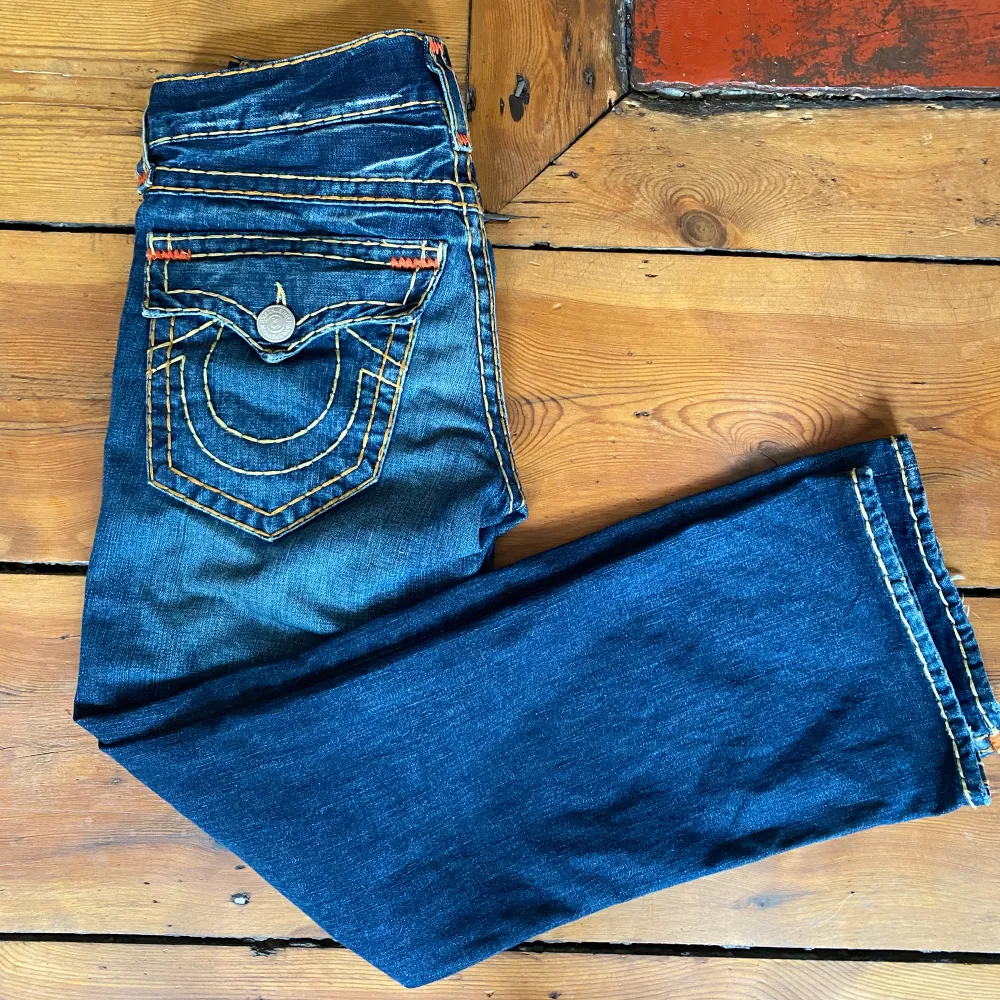True religion jeans som är svåra att få tag i, i väldigt bra skick. Storlek 29/30 i midjan och längden är 108cm.. Jeans & Byxor.