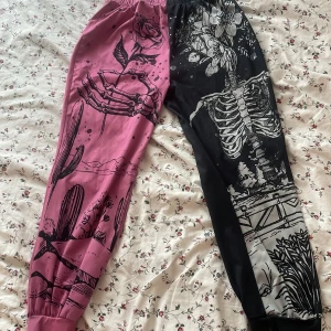 Mjukisbyxor  - Köpta på SHEIN, bra skick, inga hål eller så.