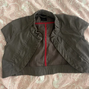 Bolero - Supersnygg bolero. Säljer då jag inte använder längre. 