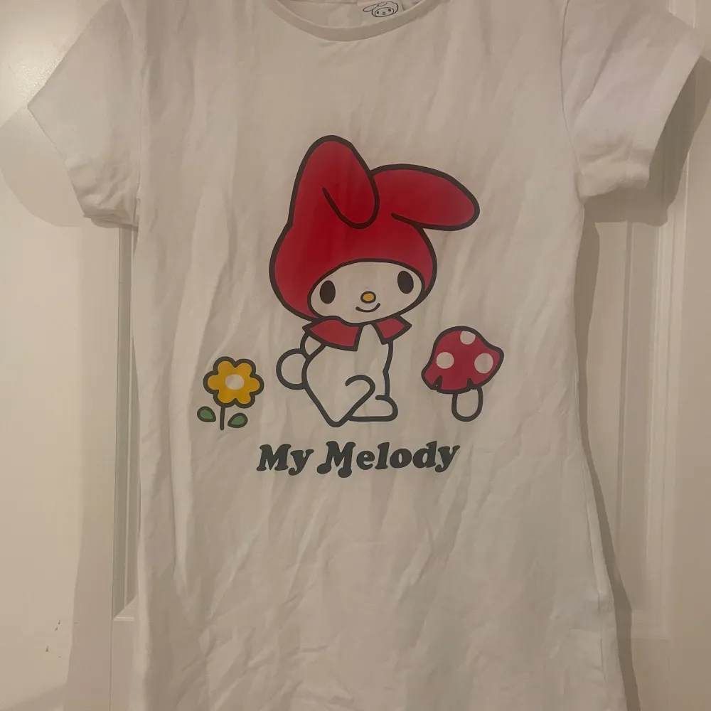 Söt my melody t-shirt i perfekt skick därevis nästan aldrig andvänt. . T-shirts.