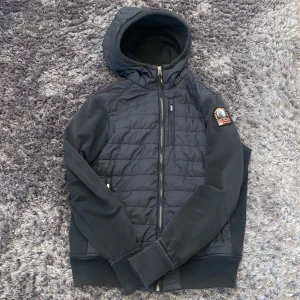 Parajumper cardigan - Köpt för 3799kr       Skick 8/10      Storlek XS/S