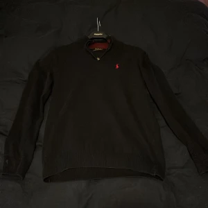 Polo Ralph lauren sip - Säljer min polo tröja för den är för liten och inte annvänds allas.knappt använd köpt för 1200kr pris kan pratas om 