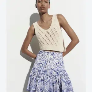 Jätte fin och trendig kjol från Zara i jättebra skick!❤️ Nypris-395 och säljs inte längre❤️