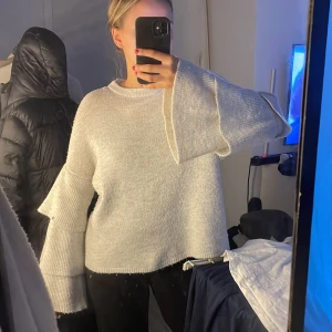 Stickad tröja  - Jättefin stickad tröja, storlek S & sitter jättebra, frakt tillkommer på 58kr🌞