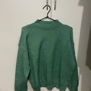 Tröja  - Storlek 36, knappt använd