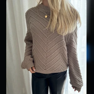 Stickad tröja - Fin mönsterstickad tröja Lindex i bomullsblandning, stl S. Ord pris 399kr, mitt pris 149kr