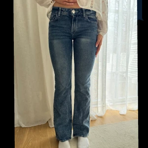 Jeans - Low rise, boot cut jeans, H&M Divided stl 34. Ord pris 299kr, mitt pris 149kr