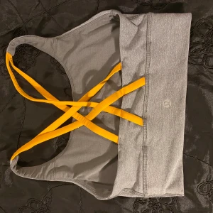 Lululemon sporttopp - Säljer min lulu sporttopp, jätte fin rygg✨⚡️   