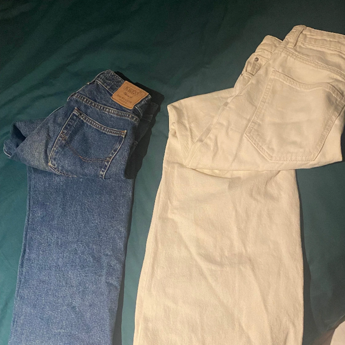 Blå bra kvalite Jeans, och Breda långa vita Jeans! - 90