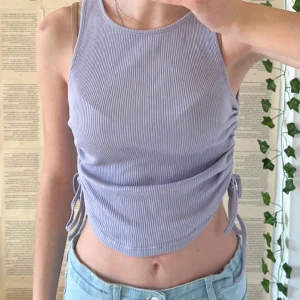 Lila top - i fint skick, sällan använd, 2 år gammal, snygg sommartröja 💜   Det handlar om en privat försäljning. Därför finns det ingen garanti eller garanti.