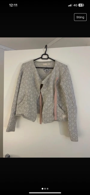 Kofta från odd Molly  - Finns i ett djur och rökfritt hem 