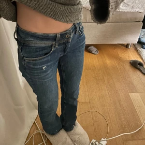 Lågmidjade jeans  - supersnygga lågmidjade jeans från Pepe Jeans!!🥰🥰🥰går ut lite nedtill!☺️❤️‍🔥 använda fåtal gånger 