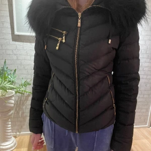 Holliesjacka - Vinterjacka från Hollies i storlek 36. Använd sparsamt. 