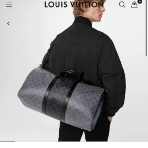 Louis Vuitton väska  - Ny skick Limited edition  Stl 50 